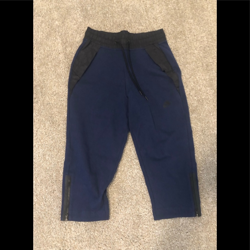 Nike tech fleece cropped sweatpants womens small